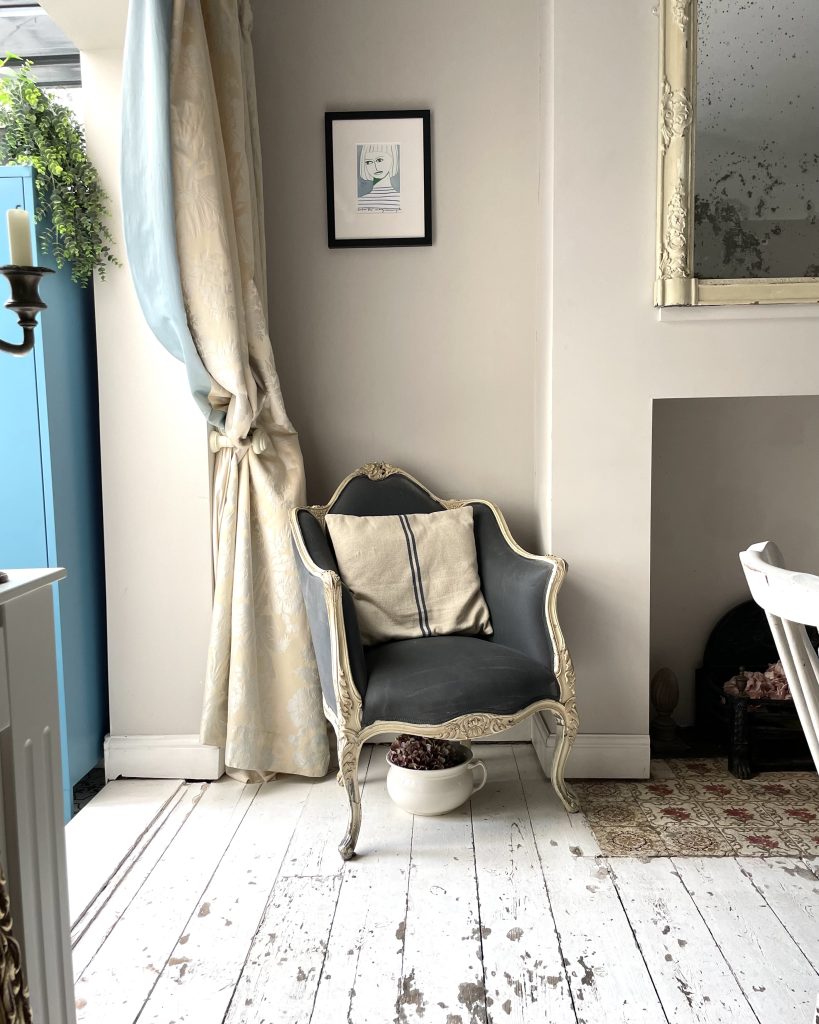 Blue chair in the dining room of the house in deal a holiday cottage to rent in Deal Kent